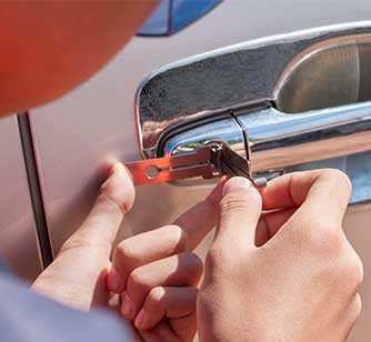 ALS Locksmith Hand Opening Bronze Car Door With Lock picker