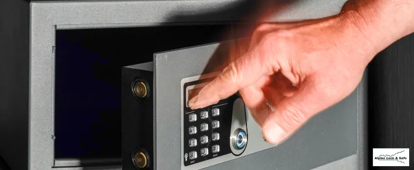 ALS - Person opening hotel safe