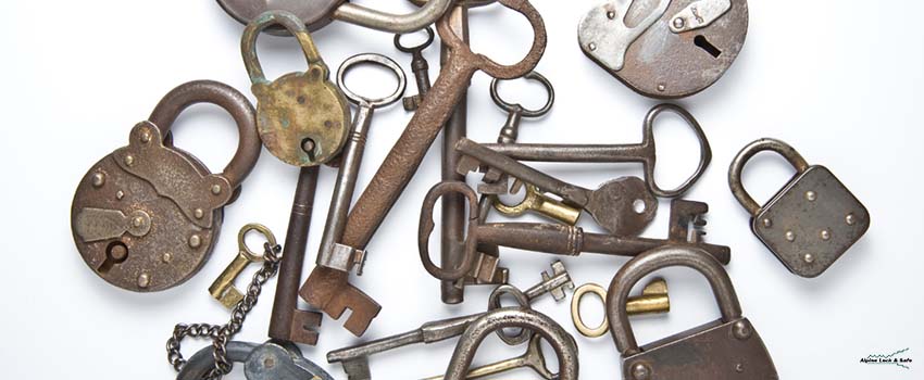 ALS-old locks and keys on the floor