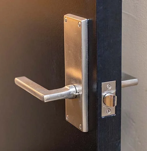 ALS-showing how to properly install door handle